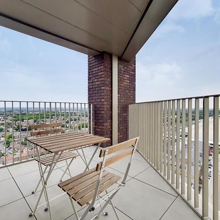 Deluxe Three Bedroom Apartment By London Excel Stays Exterior photo